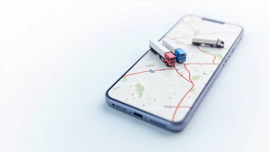 smartphone-screen-with-trucks-on-a-gps-map