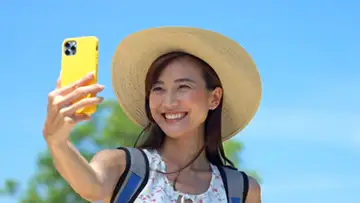 woman-in-summer-hat-taking-a-selfie